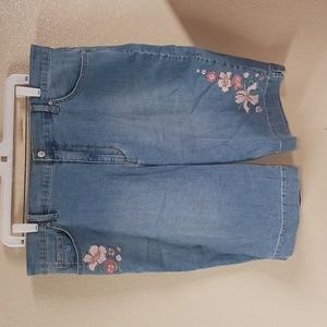 Women's Gloria Vanderbilt Shorts size 16